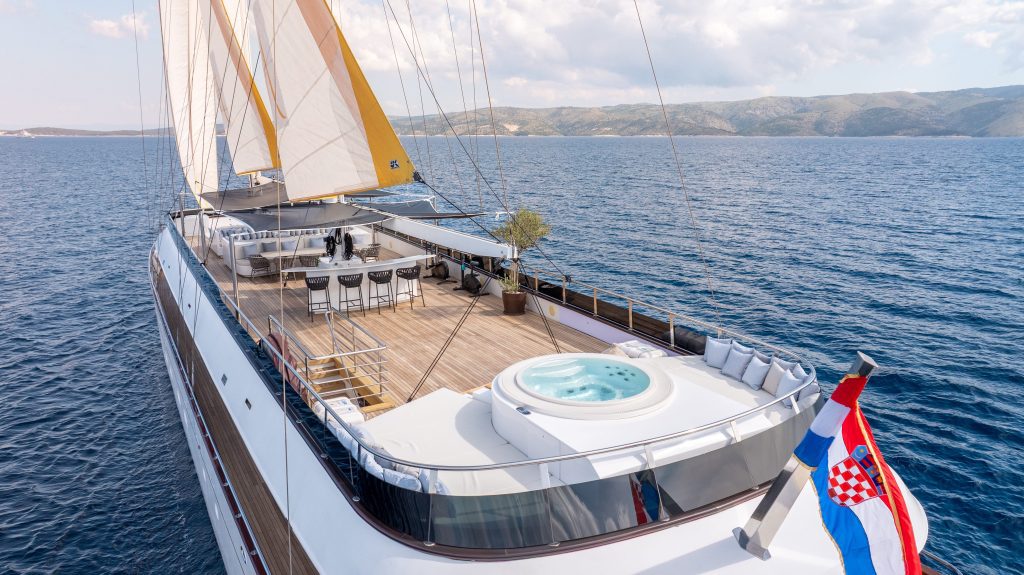 ANIMA MARIS Sun deck ANIMA MARIS Sun deck