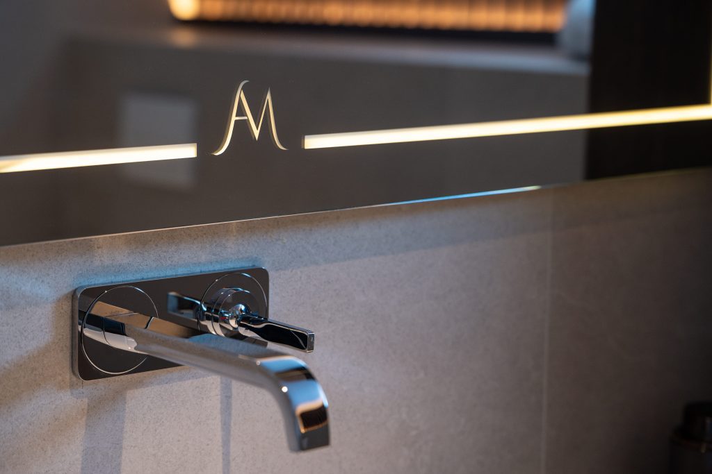 ANIMA MARIS Master stateroom en suite - Lower deck Aft ANIMA MARIS Master stateroom en suite - Lower deck Aft